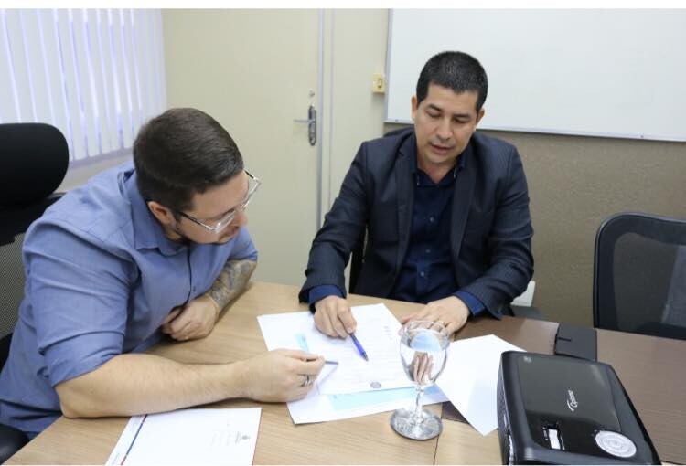 secretario-estadual-de-saude-firma-compromisso-com-o-coren-am-para-realizacao-do-adequado-dimensionamento-de-pessoal-de-enfermagem