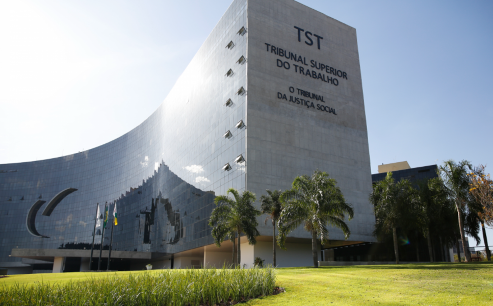 enfermagem-protocola-contraproposta-para-o-piso-salarial-no-tst