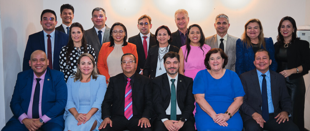 conselheiras-e-conselheiros-federais-tomam-posse-e-elegem-nova-diretoria-do-cofen