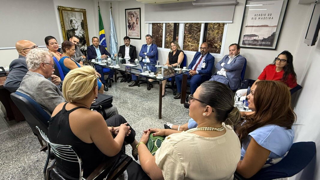 cofen-recebe-liderancas-da-enfermagem-e-alinha-estrategias-de-valorizacao-da-categoria