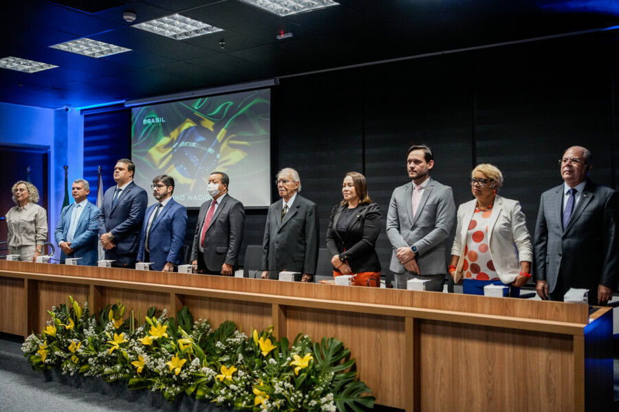 cofen-homenageia-ex-presidente-jose-sarney-por-sancao-da-lei-que-regulamenta-a-enfermagem-no-brasil