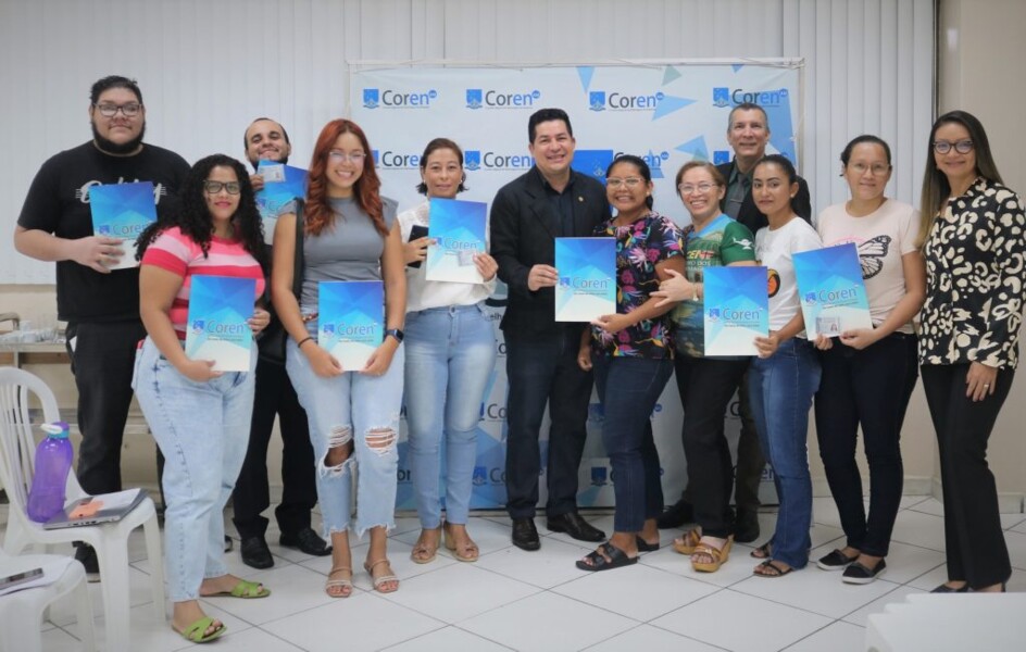 coren-am-faz-entrega-de-registros-profissionais-para-tecnicosas-e-enfermeirosas