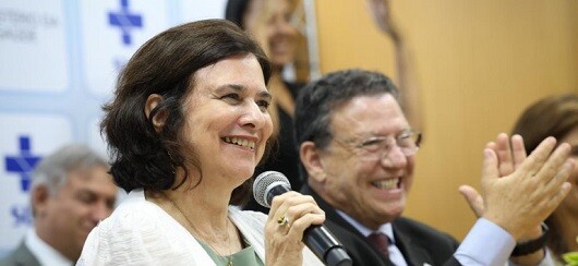 nova-ministra-da-saude-assume-compromisso-com-piso-da-enfermagem